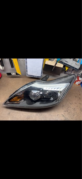 Faro Ford Focus MK2 Xenón
