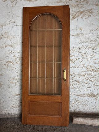 Dos puertas grandes de madera maciza con cristal
