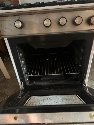 Cocina de gas con horno y 4 fuegos