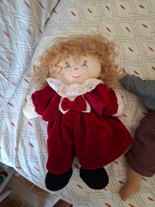 Muñecos de tela y vinilo