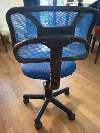 Silla de escritorio azul y negra