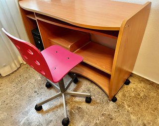 Mesa Ordenador + Silla IKEA regalo