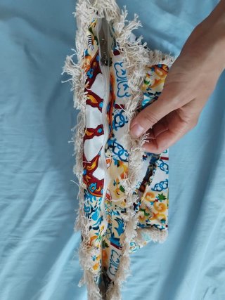 Bolso de mano estampado con flecos