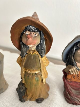 Figuritas de cerámica de brujas
