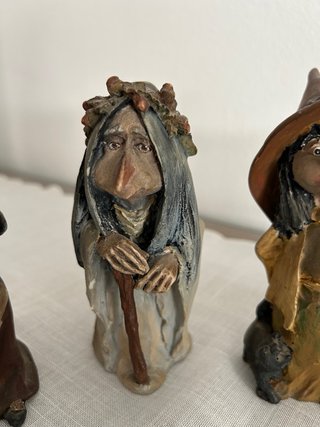 Figuritas de cerámica de brujas