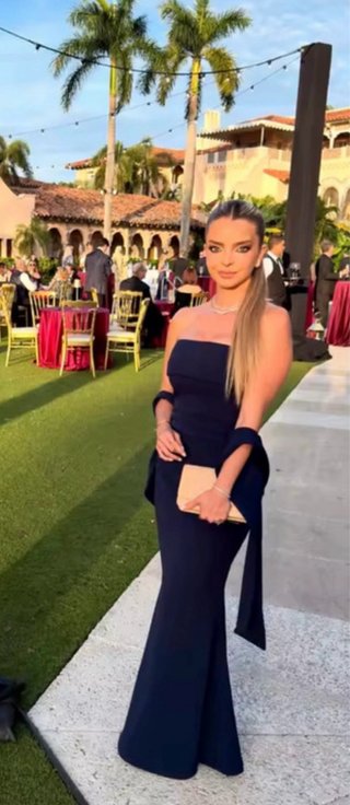 Vestido azul oscuro de fiesta