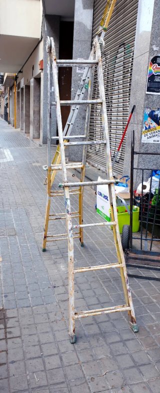 ESCALERA DE ACERO Y ALUMINIO
