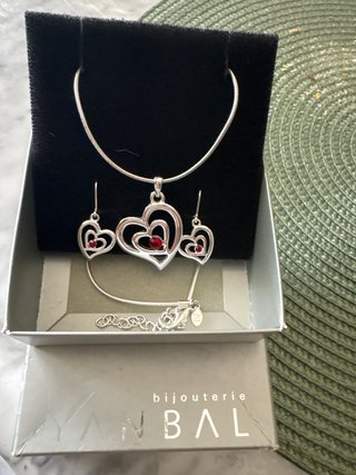 Conjunto Yanbal collar y pendientes corazón