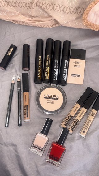 Lote Maquillaje Lacura: Base, Polvos, Máscaras