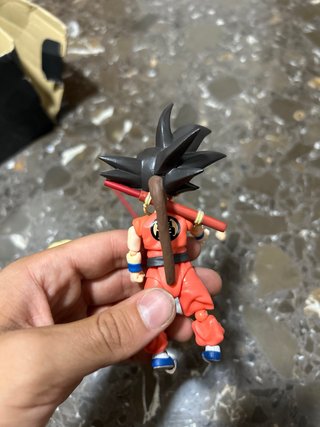 Goku Juguete Pequeño con Accesorios