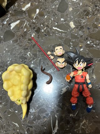 Goku Juguete Pequeño con Accesorios