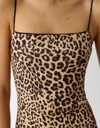 Vestido largo Bershka estampado leopardo