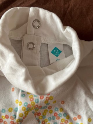 Lote 3 camisetas y 1 jersey niña