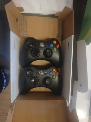 Xbox 360 Kinect 4GB con juego