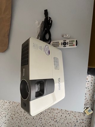 Proyector BenQ MX711 + Soporte y Pantalla