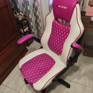 Silla de escritorio acolchada rosa y blanca