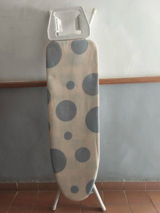 Tabla de planchar con soporte