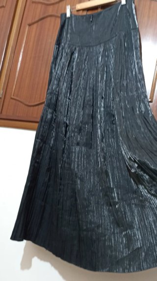 Maxigonna nera crush lucida