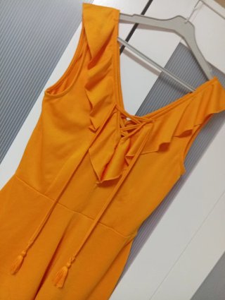 Kimono naranja con volantes y cordones