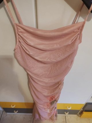 Vestito rosa lungo con stampa floreale