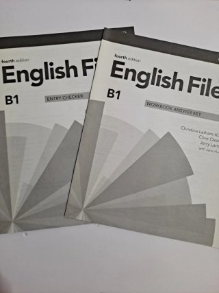 Libro para aprender inglés con hoja de ejercicios.