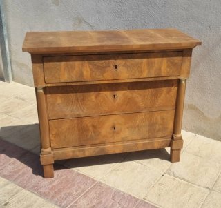Cómoda antigua de madera