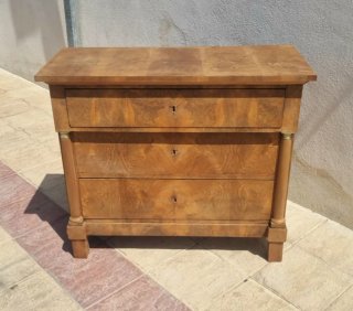 Cómoda antigua de madera