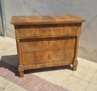 Cómoda antigua de madera