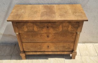 Cómoda antigua de madera