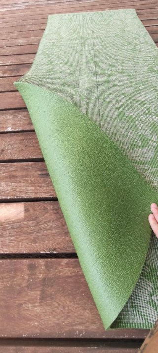 Esterilla de yoga verde con estampado floral