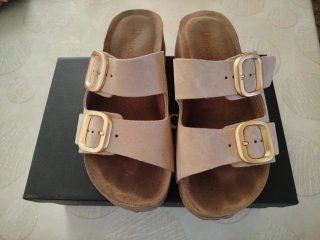 Sandalias Botticelli Beige Hebillas Doradas