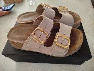 Sandalias Botticelli Beige Hebillas Doradas