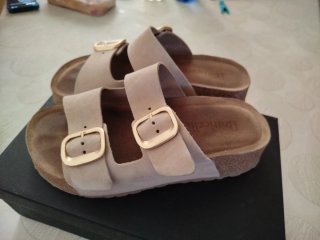 Sandalias Botticelli Beige Hebillas Doradas