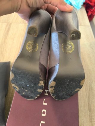 Zapatos tacón gris plata con pedrería