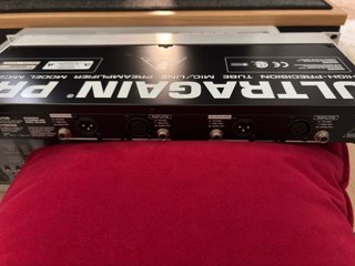 Behringer Ultragain Pro MIC2200