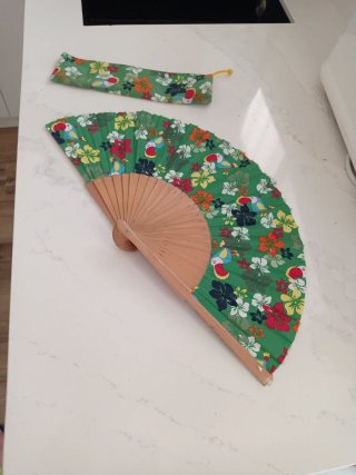 Abanico vintage floral con funda