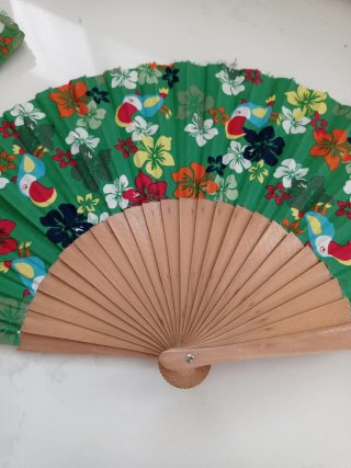 Abanico vintage floral con funda