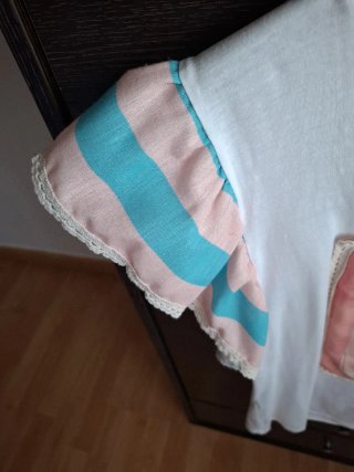 Camiseta con volantes y estampado de corazón