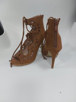 Zapatos de tacón marrón talla 35