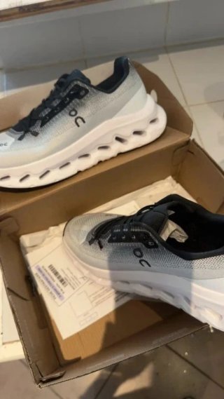 On Running Talla 44 EU Negro/Gris
