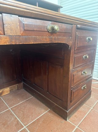 Escritorio madera maciza principios siglo XX