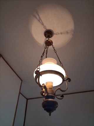 Coppia di lampadari legno, ottone e opale