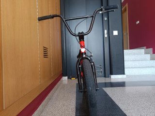 Bicicleta BMX Radio Revo 18 Roja