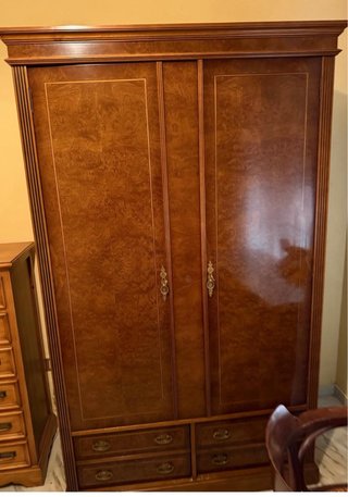Armario Clásico Madera Maciza con Cajones