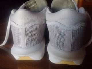 Zapatillas Nike LeBron Witness 8 Talla 40 Gris