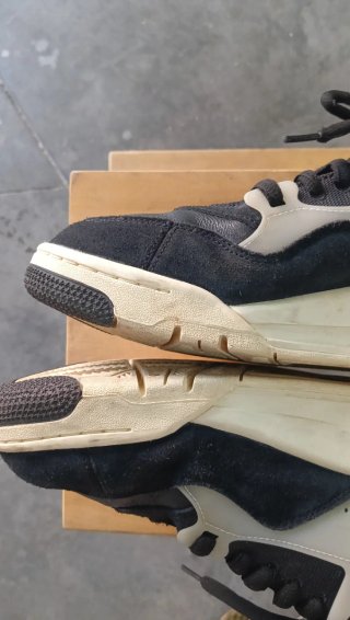 Zapatillas Nike Jordan Beige y Negro