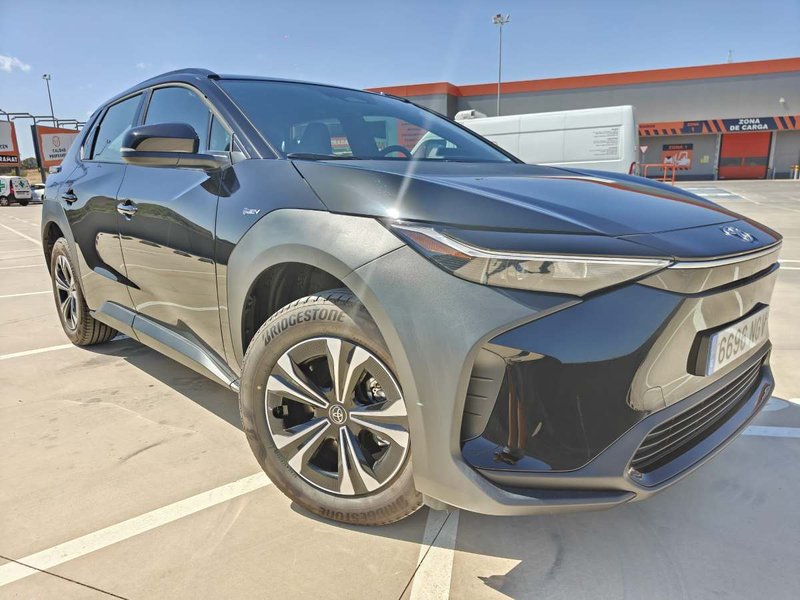 Toyota bZ4X 2025 - foto 1