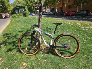 Ktm carbono 2024 seminueva doble suspension mtb