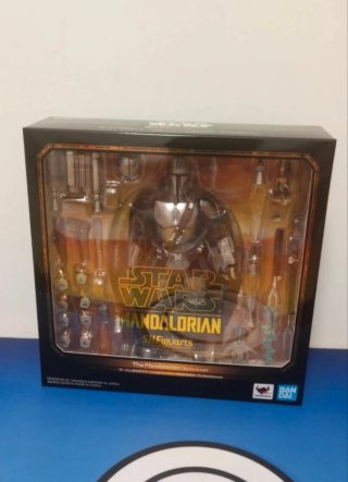 The Mandalorian Beskar Armor SH Figuarts Star Wars