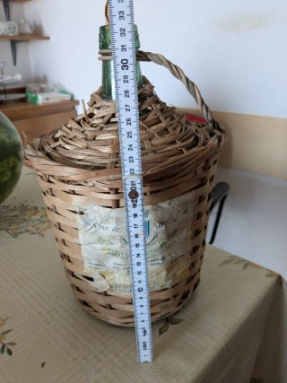 Damigiana in vetro e vimini